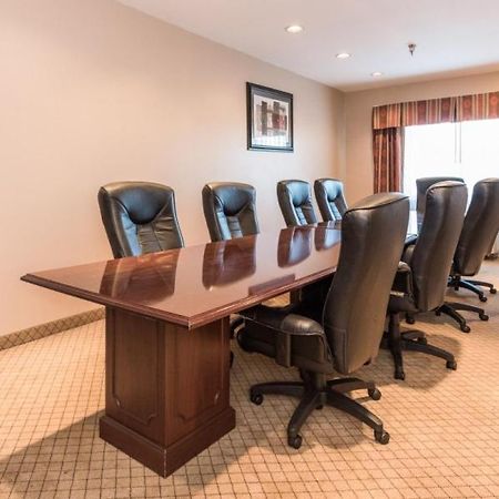Baymont By Wyndham Montgomery South Екстер'єр фото