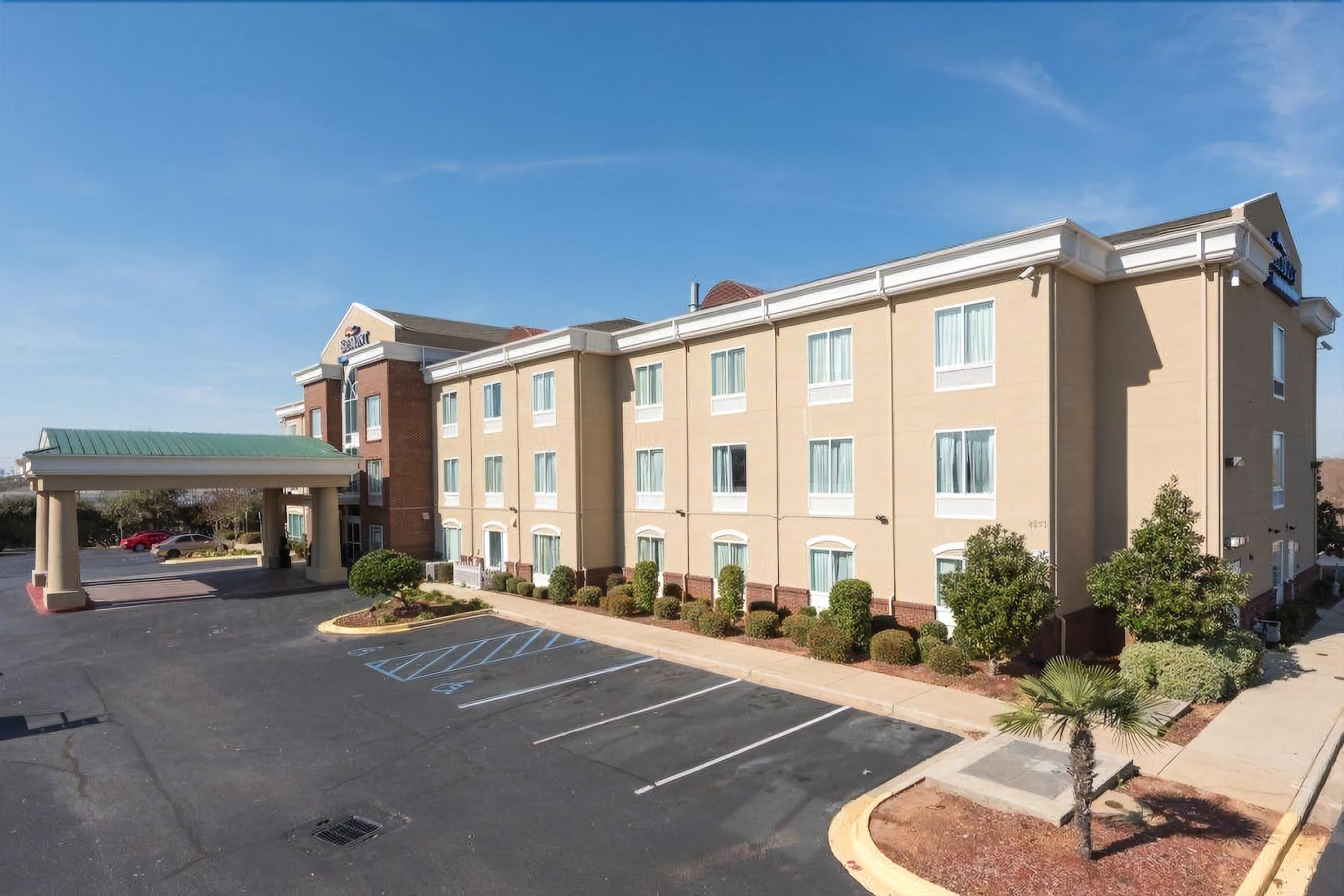 Baymont By Wyndham Montgomery South Екстер'єр фото