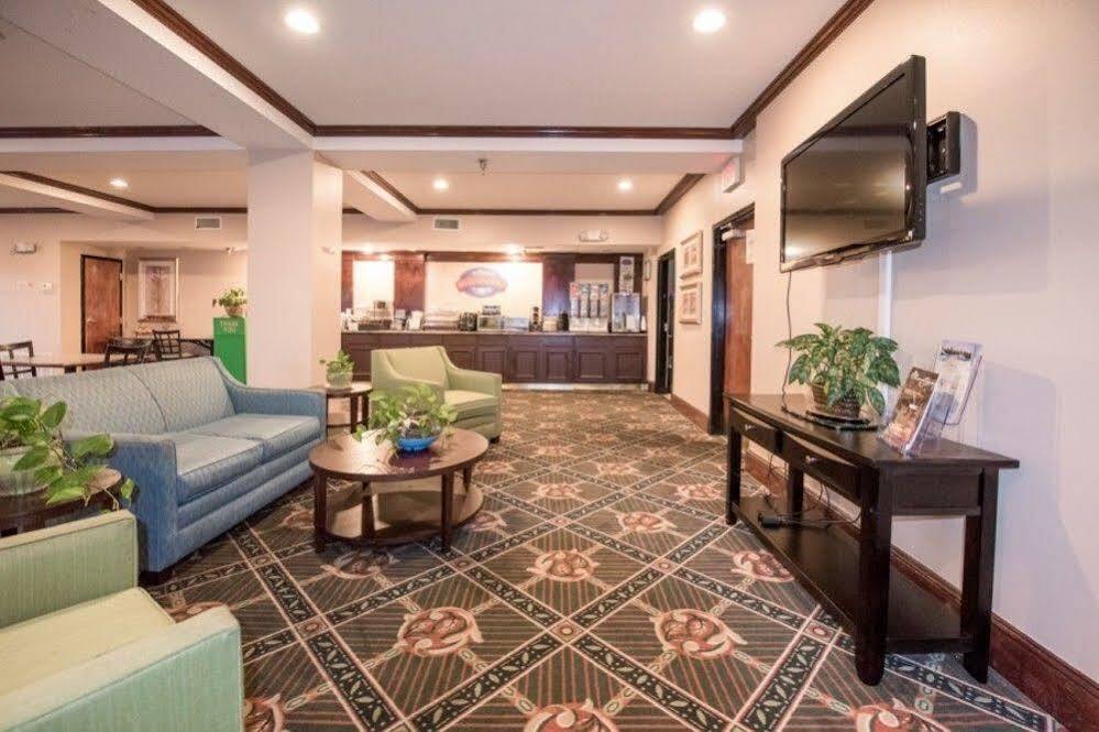 Baymont By Wyndham Montgomery South Екстер'єр фото